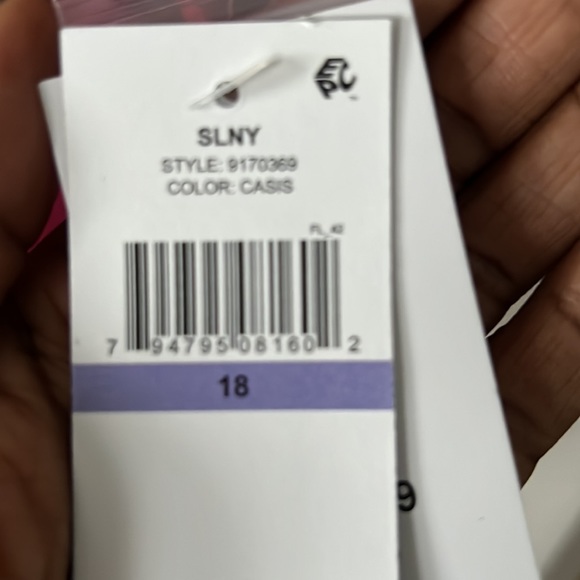 Elegant Burgundy Women's Dress - Picture 3 of 4